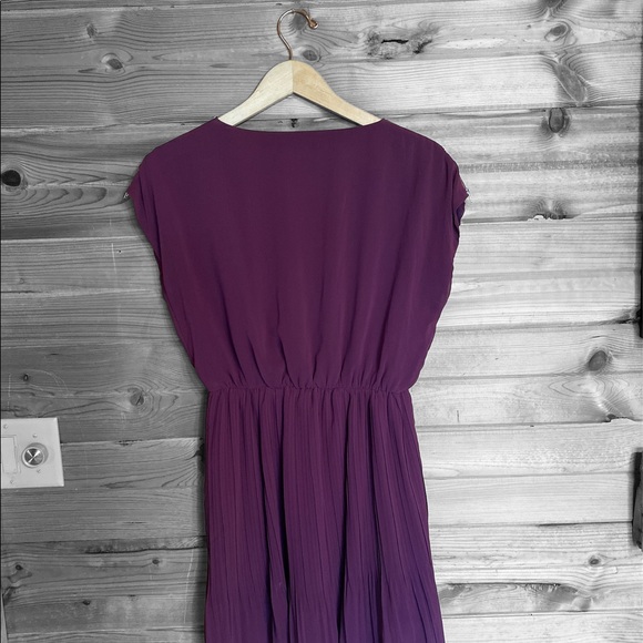 Red Berry Purple Pleated Skirt Dress Women’s Size Medium - Picture 4 of 4